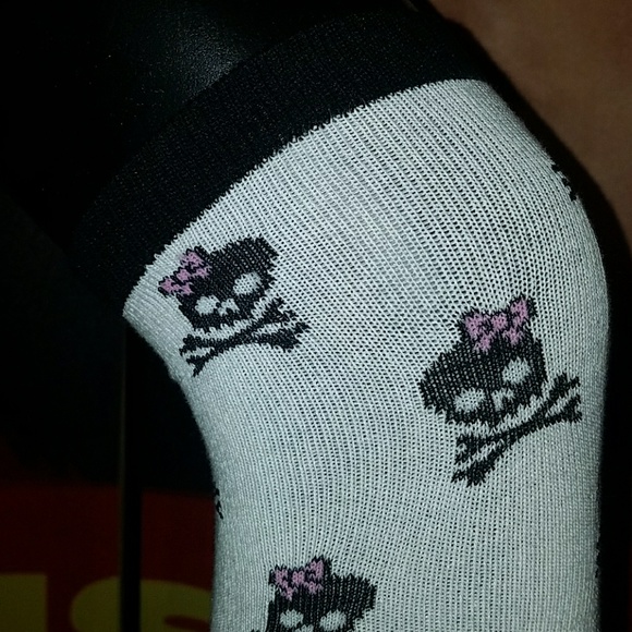Sourpuss Girlie Skulls Knee Socks Crossbones Bow - Picture 4 of 6